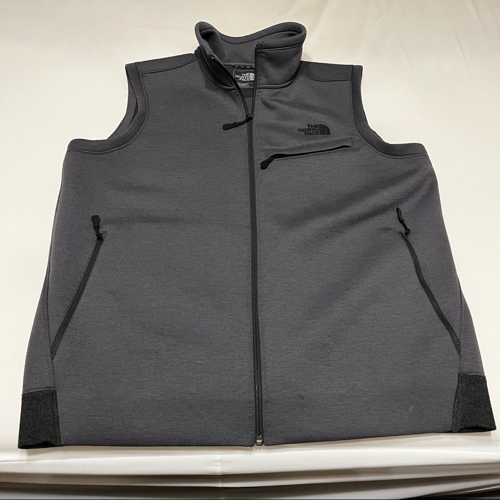 North Face, man’s vest, gray, XL, EUC